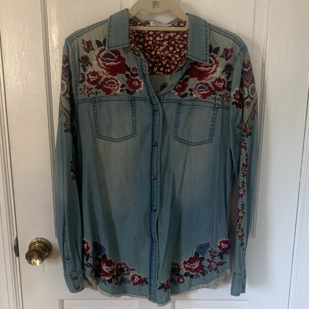 Tasha Polizzi Embroidered Floral Denim Shirt - L